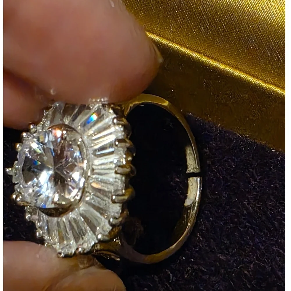 Vintage Art Deco Oval Cubic Zirconia Ballerina‎ Halo Cocktail Ring Size 7